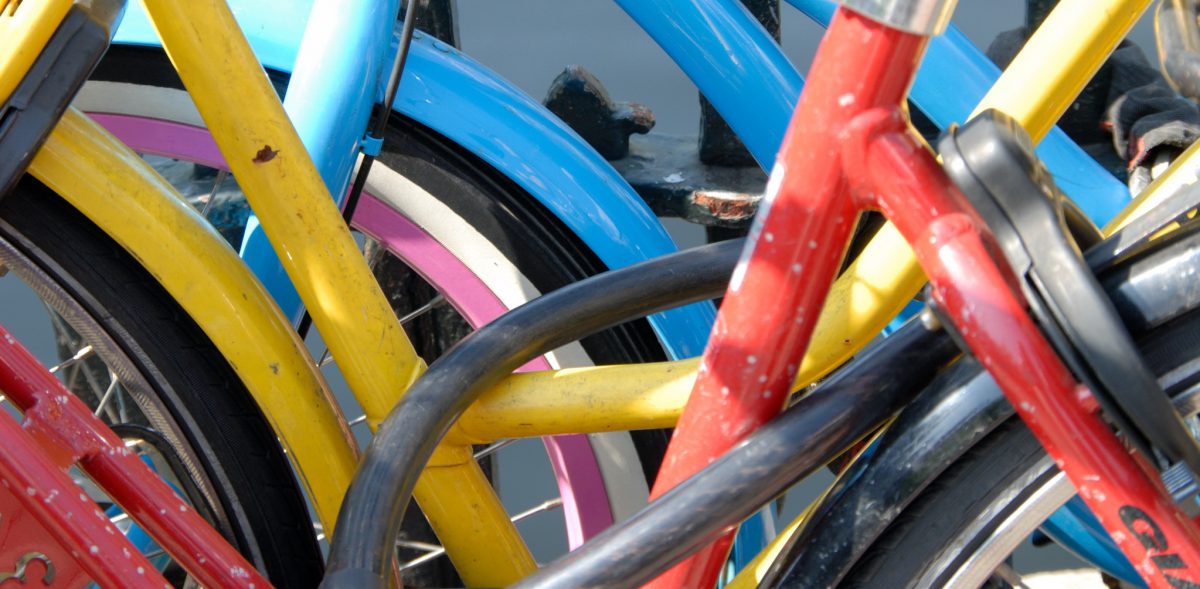 Fahrräder in Amsterdam – Foto: © Katharina Hansen-Gluschitz Fahrräder in Amsterdam - Foto: © Katharina Hansen-Gluschitz