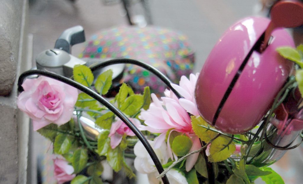 Pinkes Fahrrad in Amsterdam - Foto: © Katharina Hansen-Gluschitz